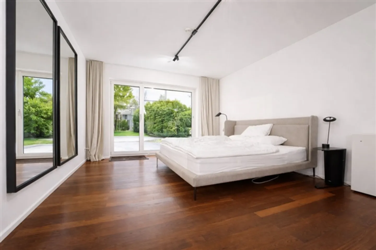 WOHNEN IM GRÜNEN: EXKLUSIVE GARTENWOHNUNG AM ZÜRICHBERG - Foto 2 von 8