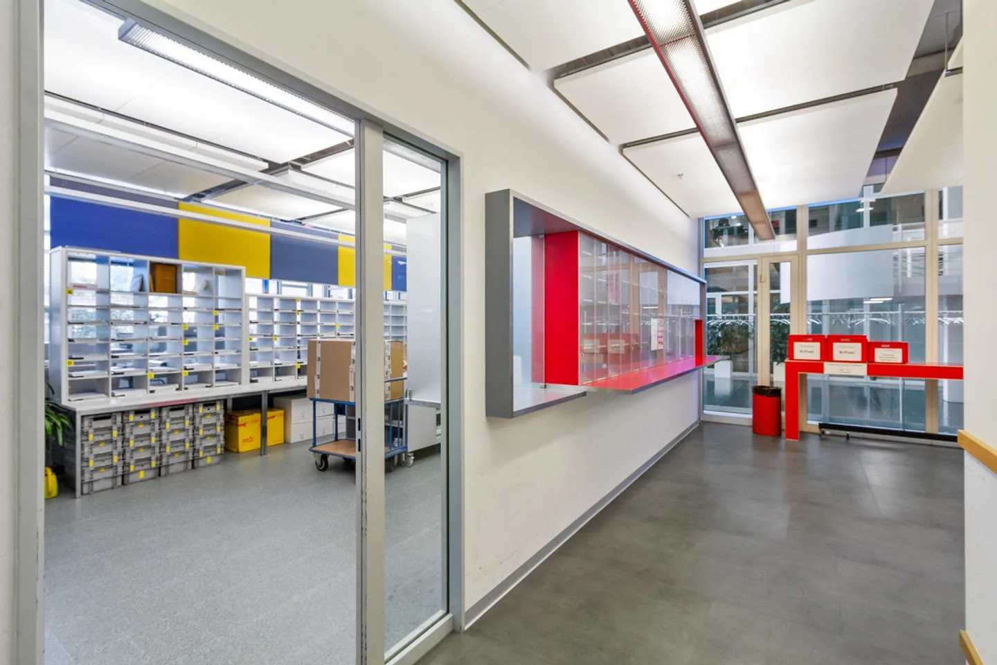 Surface de bureau dans un bâtiment unique, directement à la gare de Glattbrugg - Photo 9 sur 12