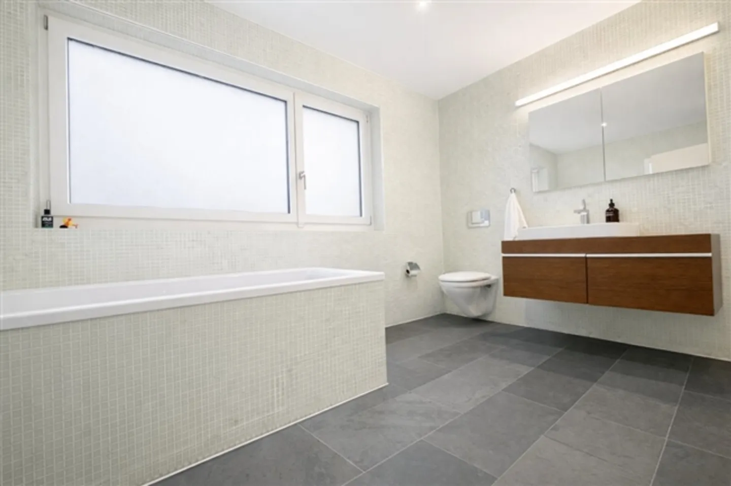 WOHNEN IM GRÜNEN: EXKLUSIVE GARTENWOHNUNG AM ZÜRICHBERG - Foto 4 von 8