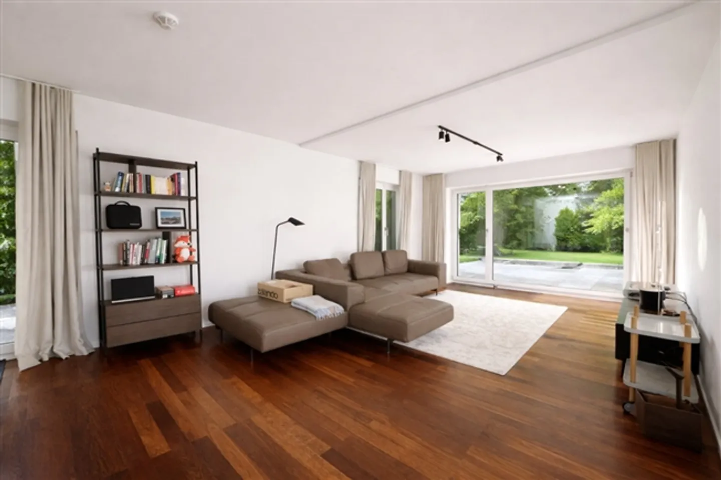 WOHNEN IM GRÜNEN: EXKLUSIVE GARTENWOHNUNG AM ZÜRICHBERG - Foto 5 von 8