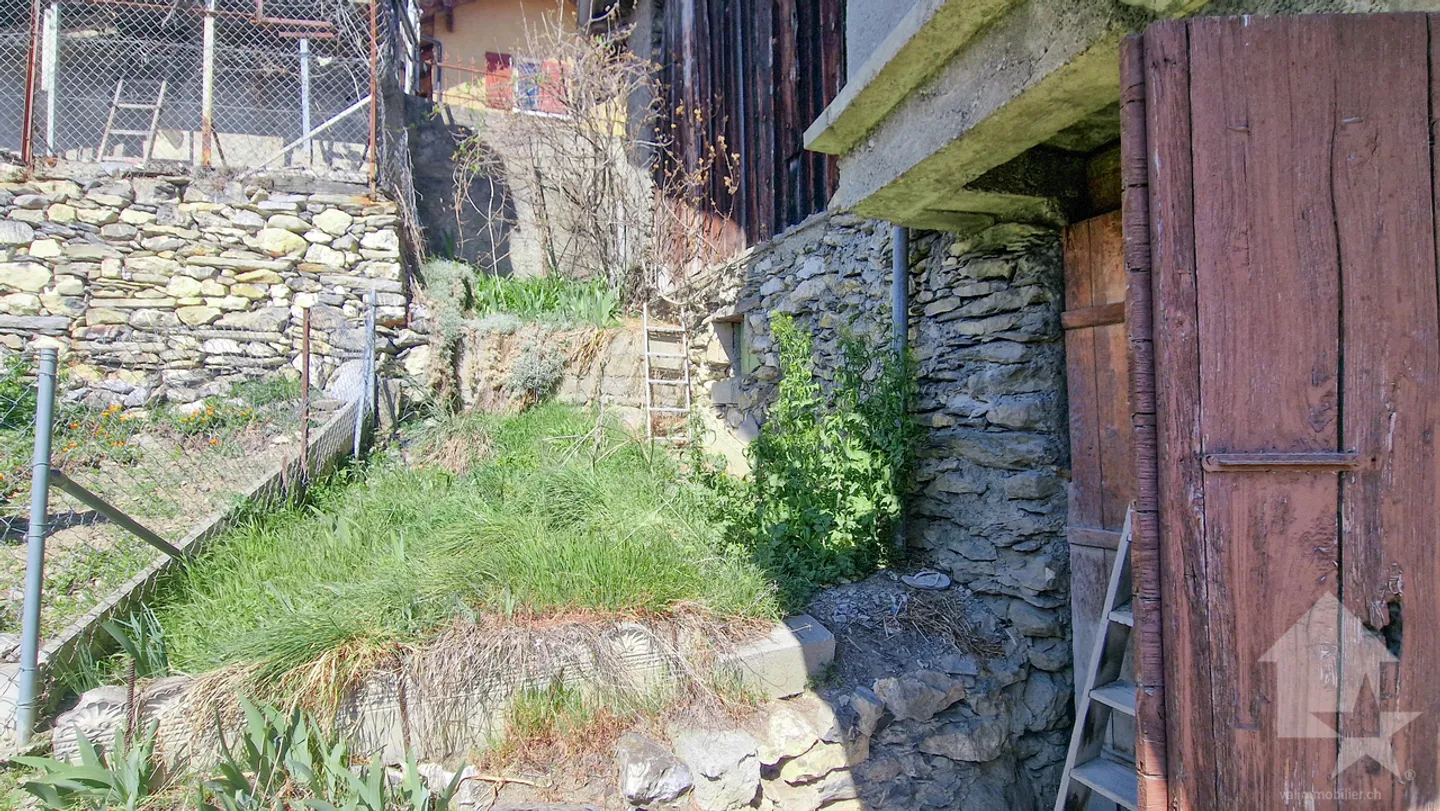 Maison villageoise avec potentiel - Photo 2 sur 13