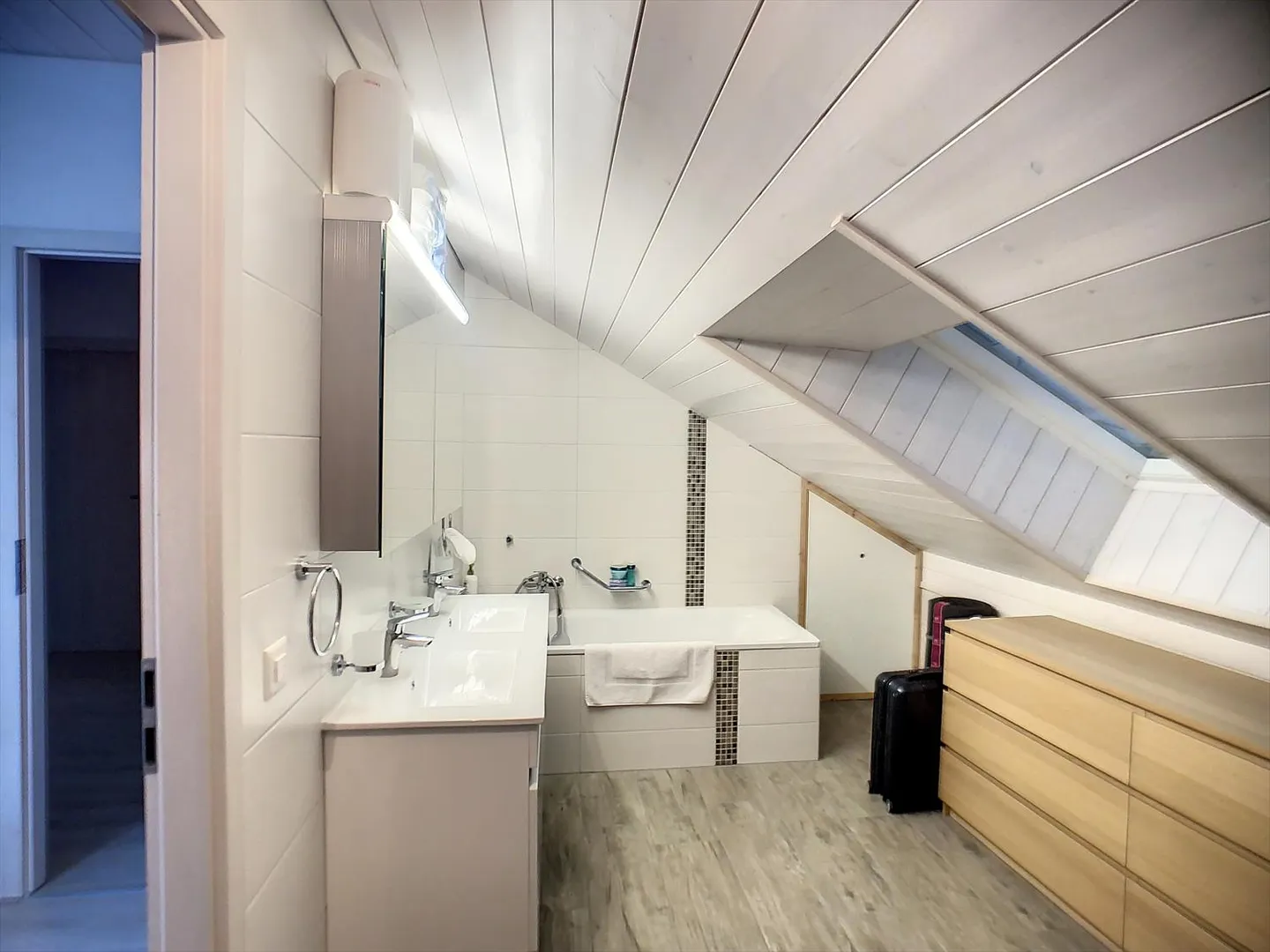 4.5 Room Apartment - Photo 1 of 13