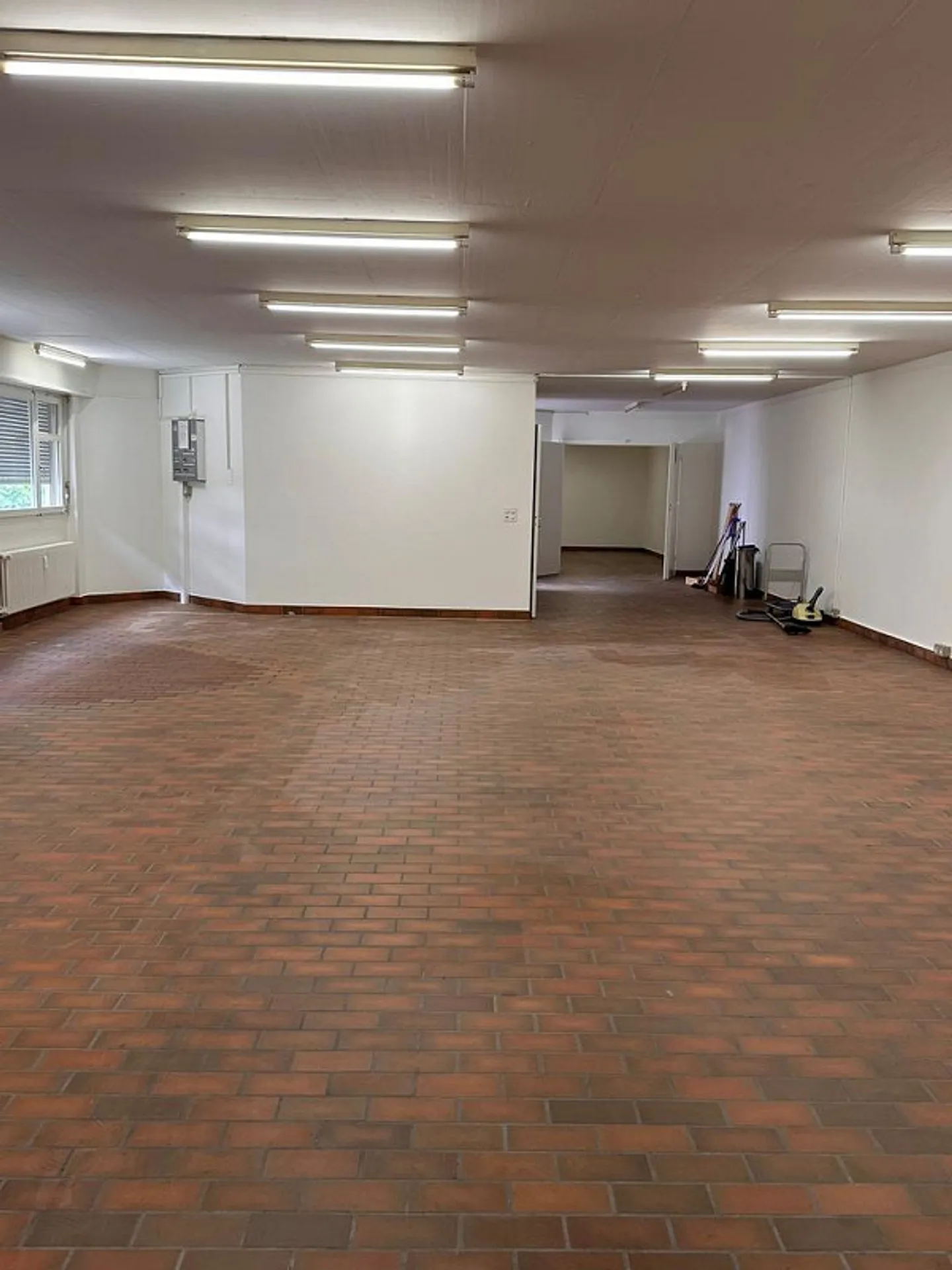 Spazio commerciale versatile nel quartiere di Gundeldingen - Foto 3 di 6