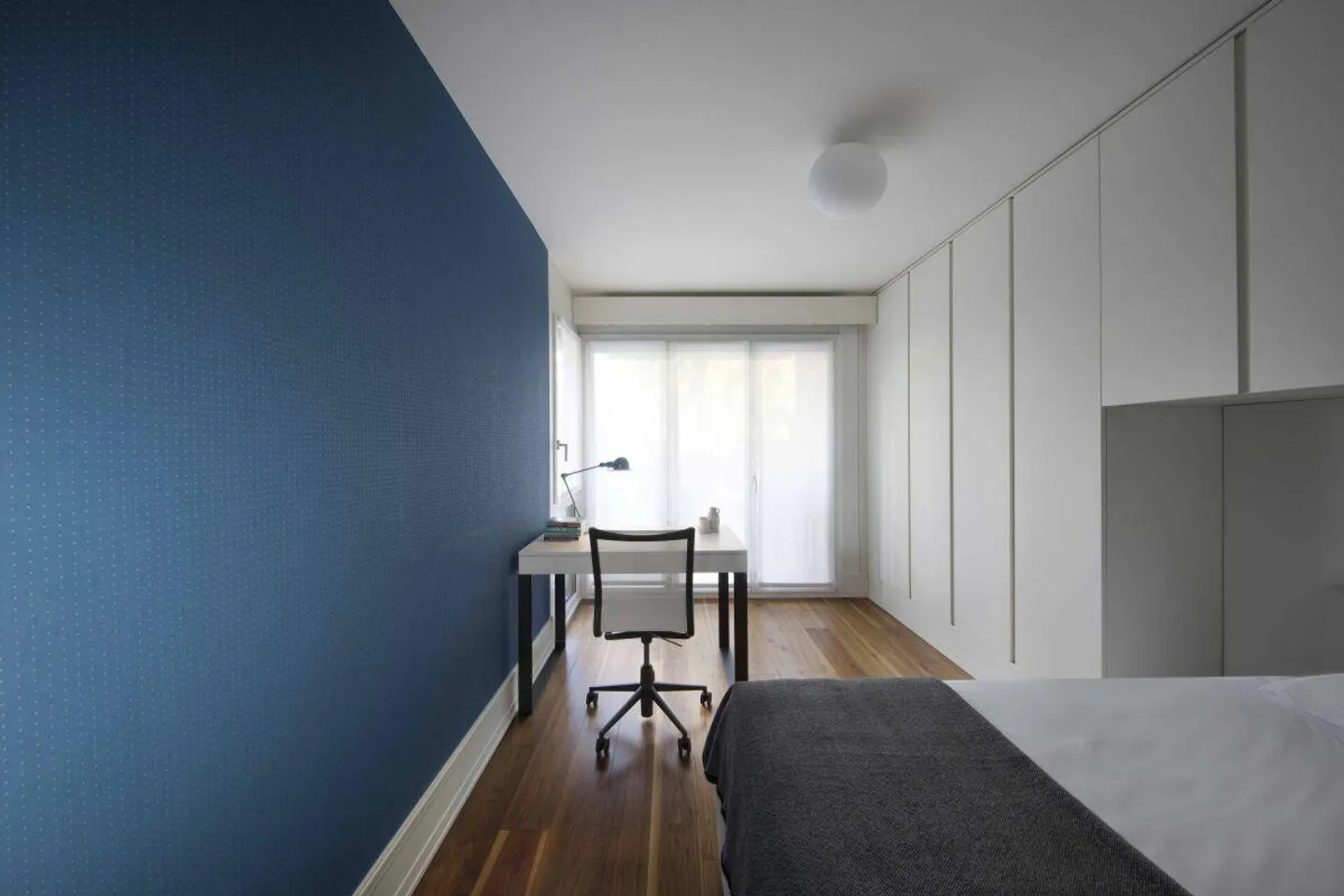 Luxurious apartment with stunning lake view - Photo 14 of 18