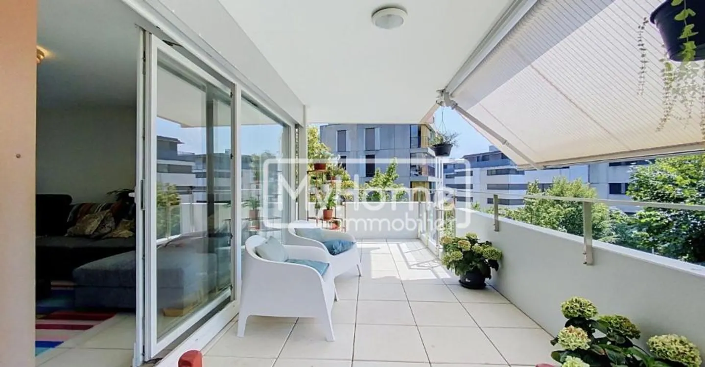 Spacious 4.5-room apartment with a large corner balcony in a sought-after residential area - Photo 5 of 12