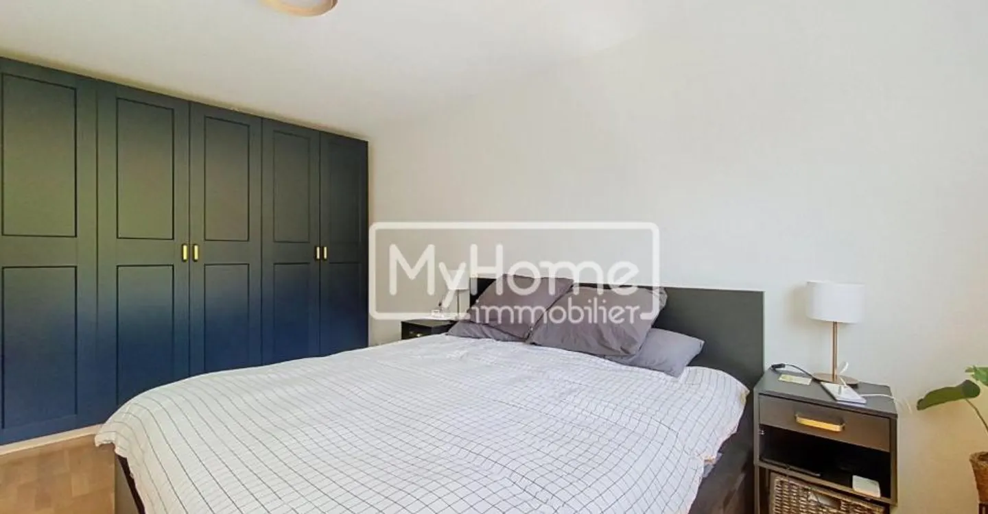 Spacious 4.5-room apartment with a large corner balcony in a sought-after residential area - Photo 9 of 12