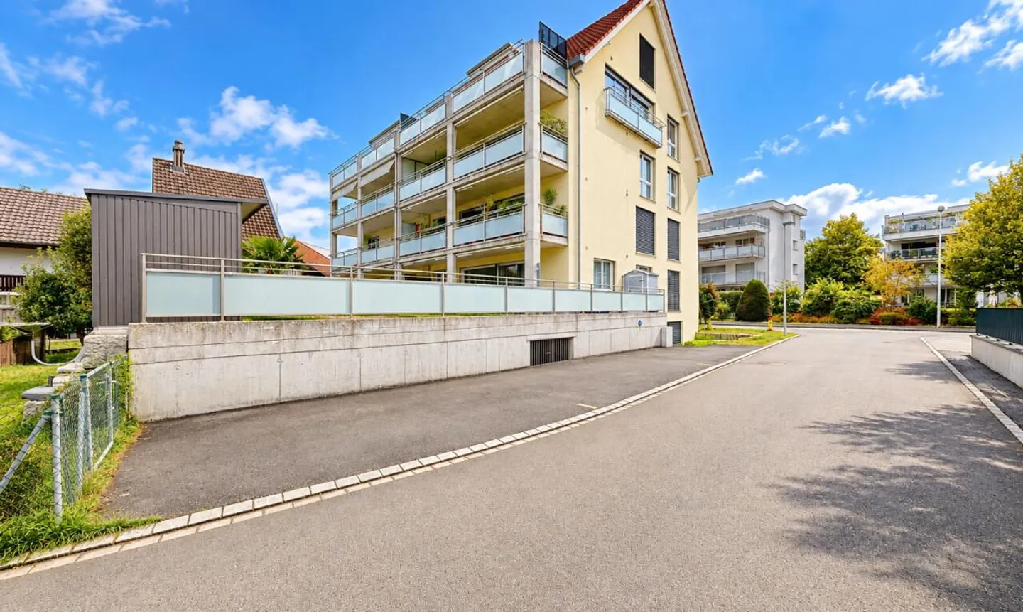 Appartement Duplex de 5,5 pièces avec Terrasses Spacieuses à Niederglatt - Photo 3 sur 11