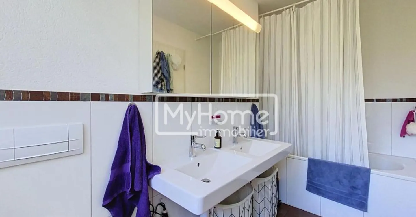 Spacious 4.5-room apartment with a large corner balcony in a sought-after residential area - Photo 10 of 12
