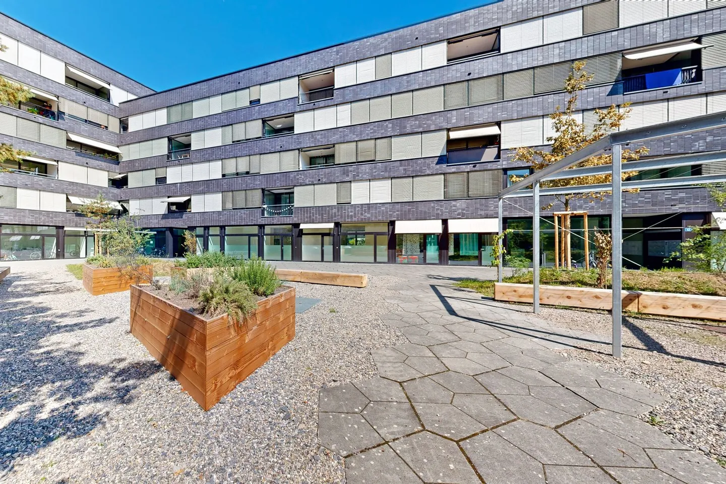 LE BUREAU AVEC VUE SUR LE VERT - Photo 2 sur 5