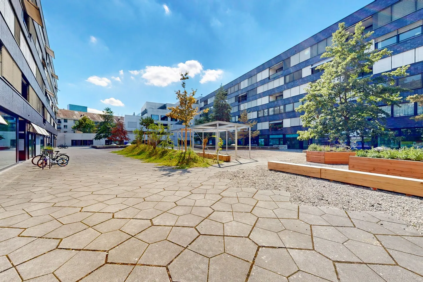 LE BUREAU AVEC VUE SUR LE VERT - Photo 1 sur 5