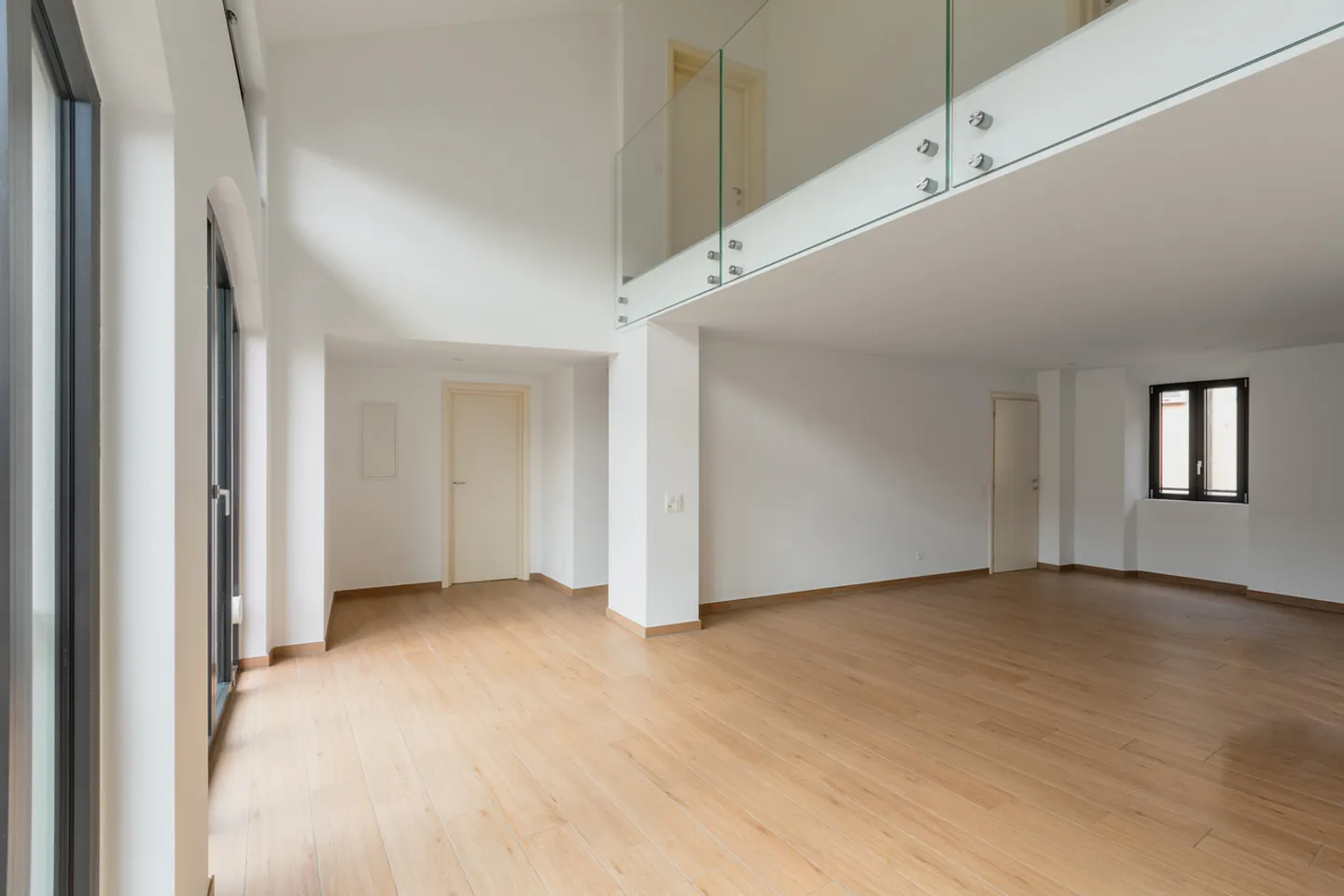 Bright and spacious duplex apartment in the historic center - Photo 2 of 9