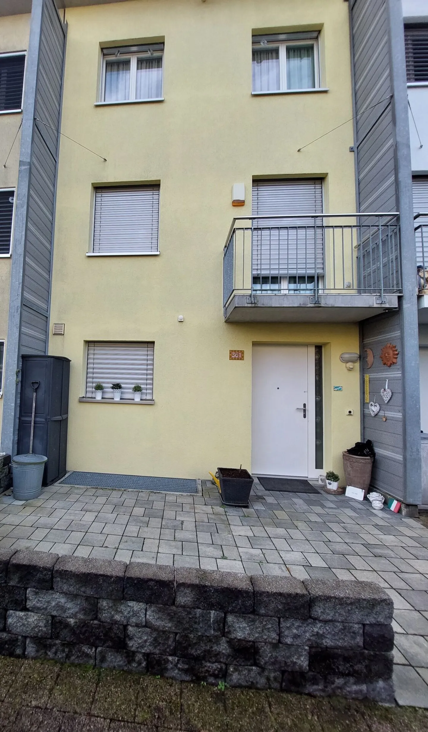 Casa a schiera di 5,5 stanze in ottime condizioni. - Foto 1 di 15