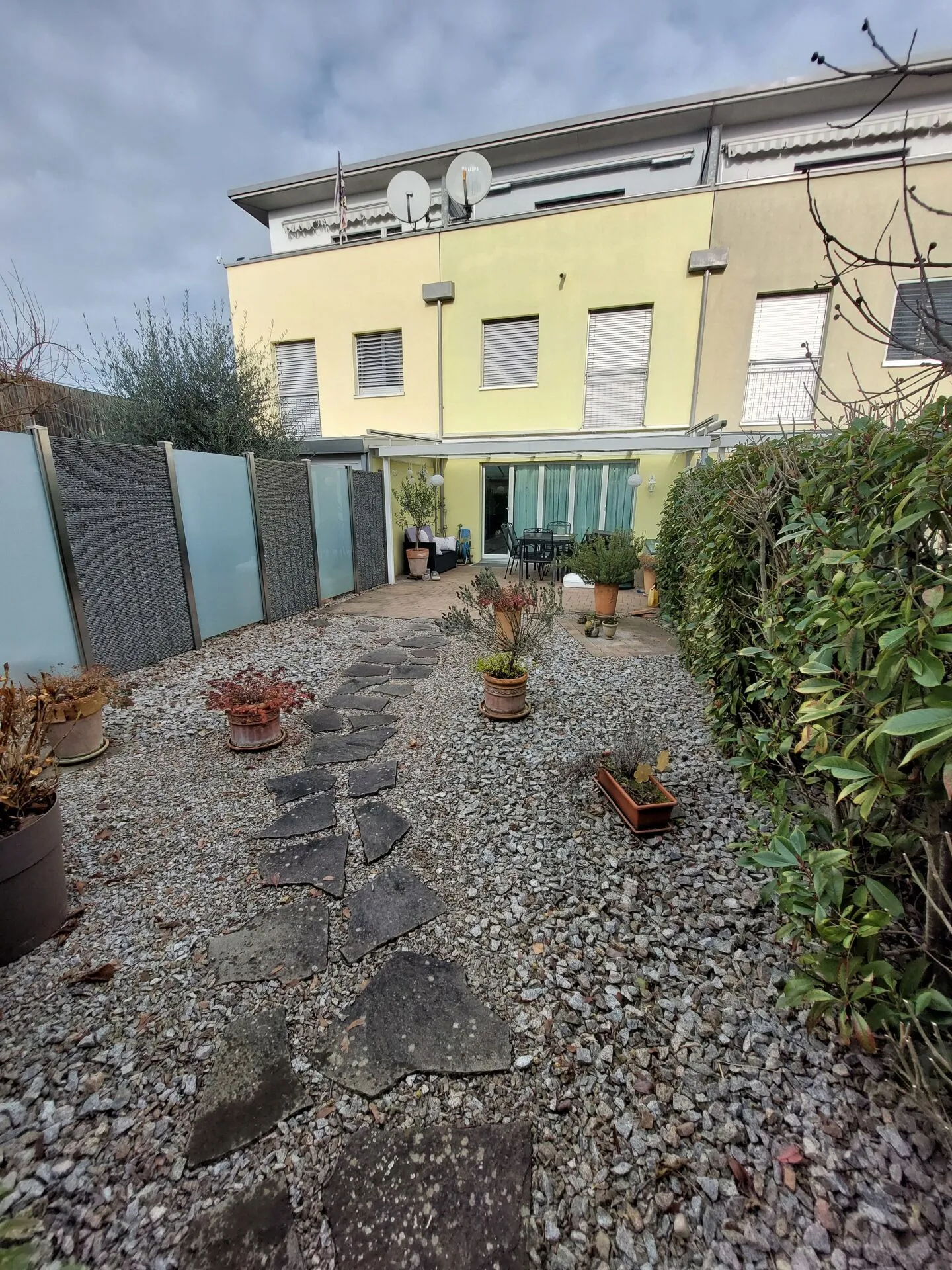 Casa a schiera di 5,5 stanze in ottime condizioni. - Foto 2 di 15