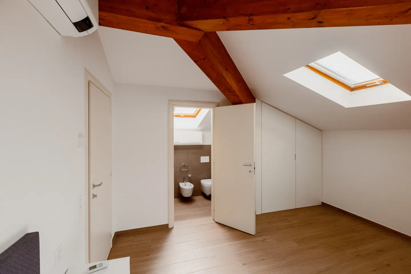 Bright and spacious duplex apartment in the historic center - Photo 5 of 9