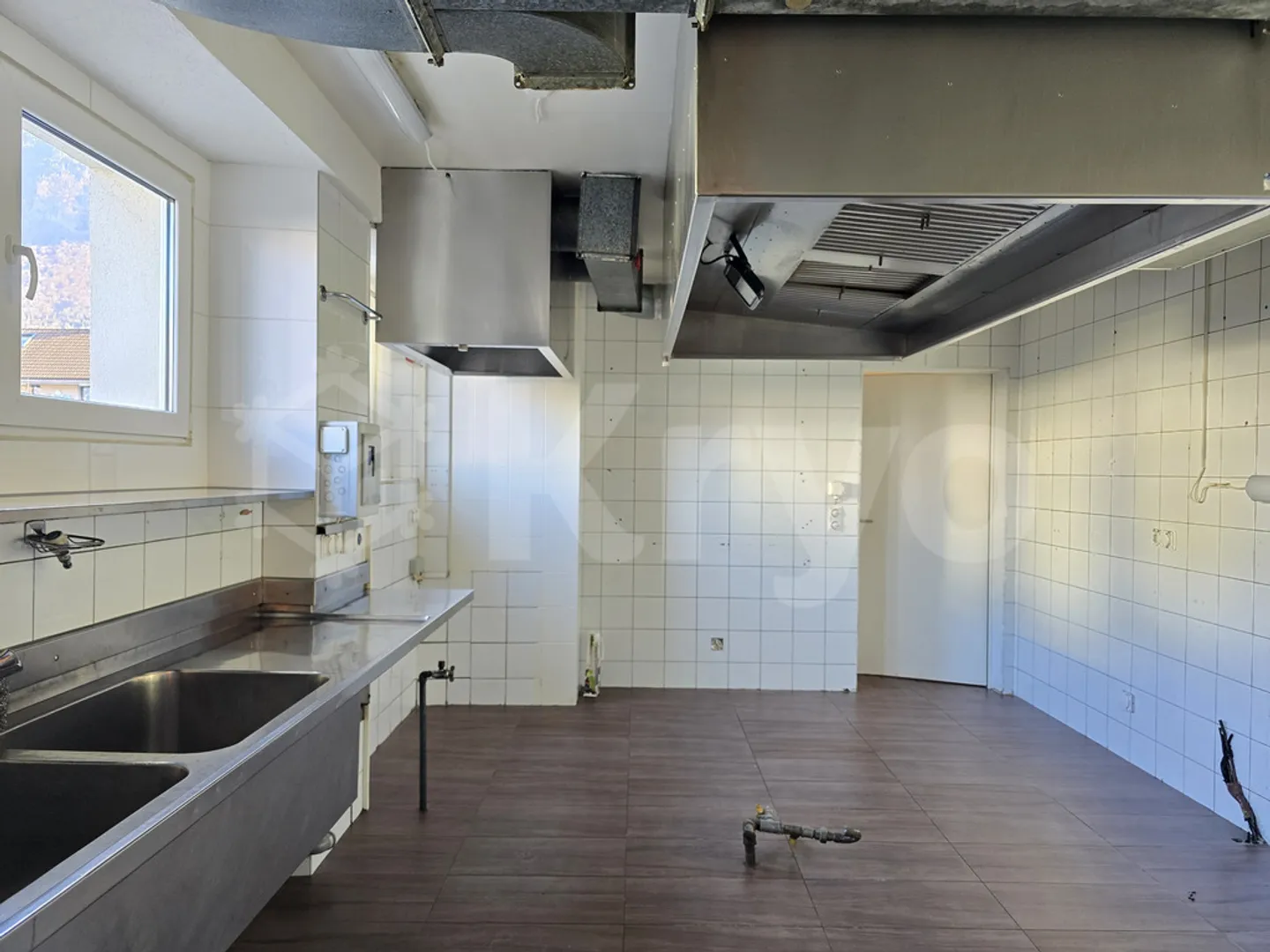 Commercial space for rent (restaurant) - 1 month of free net rent offered - Photo 7 of 11