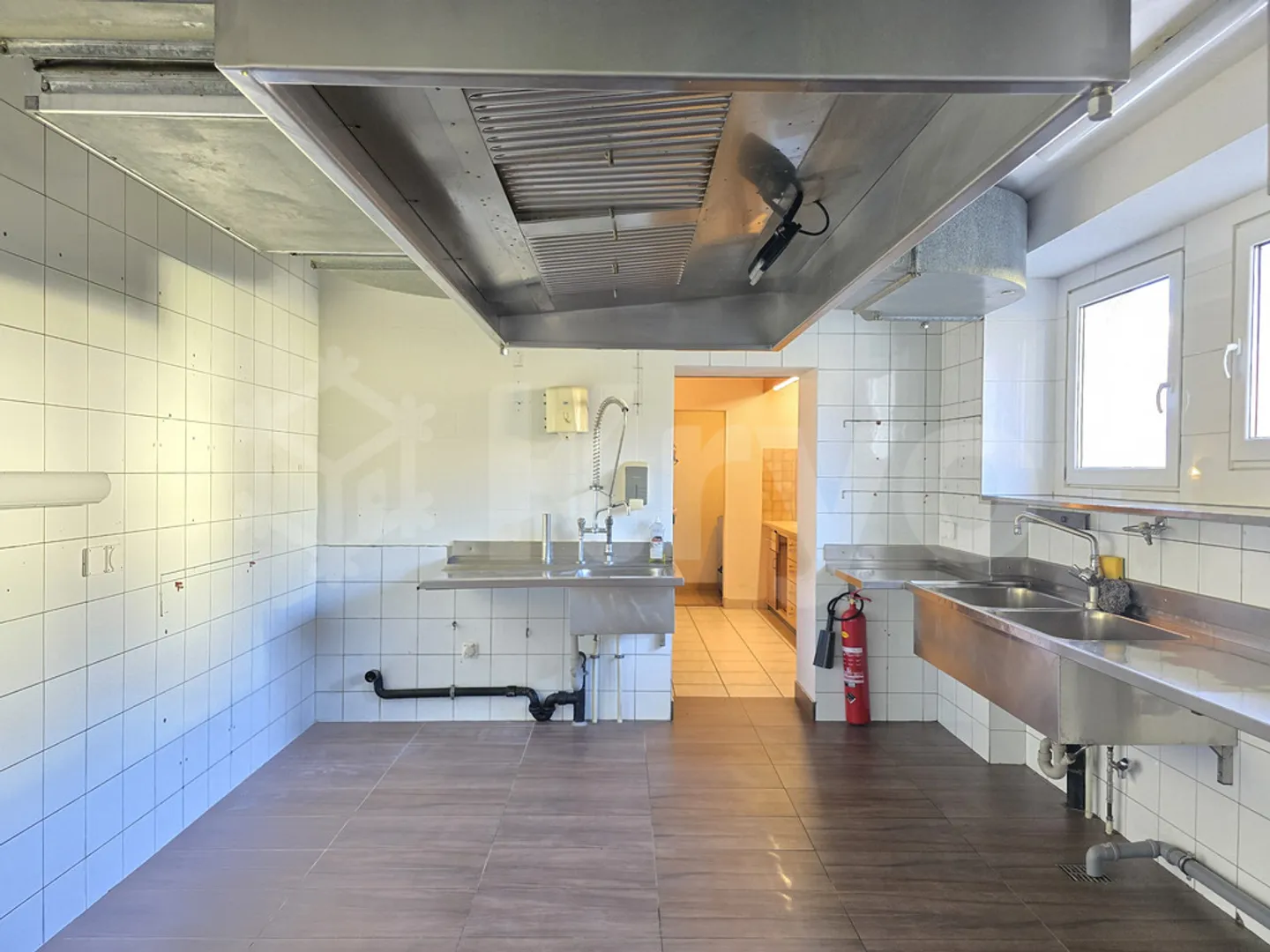 Commercial space for rent (restaurant) - 1 month of free net rent offered - Photo 8 of 11