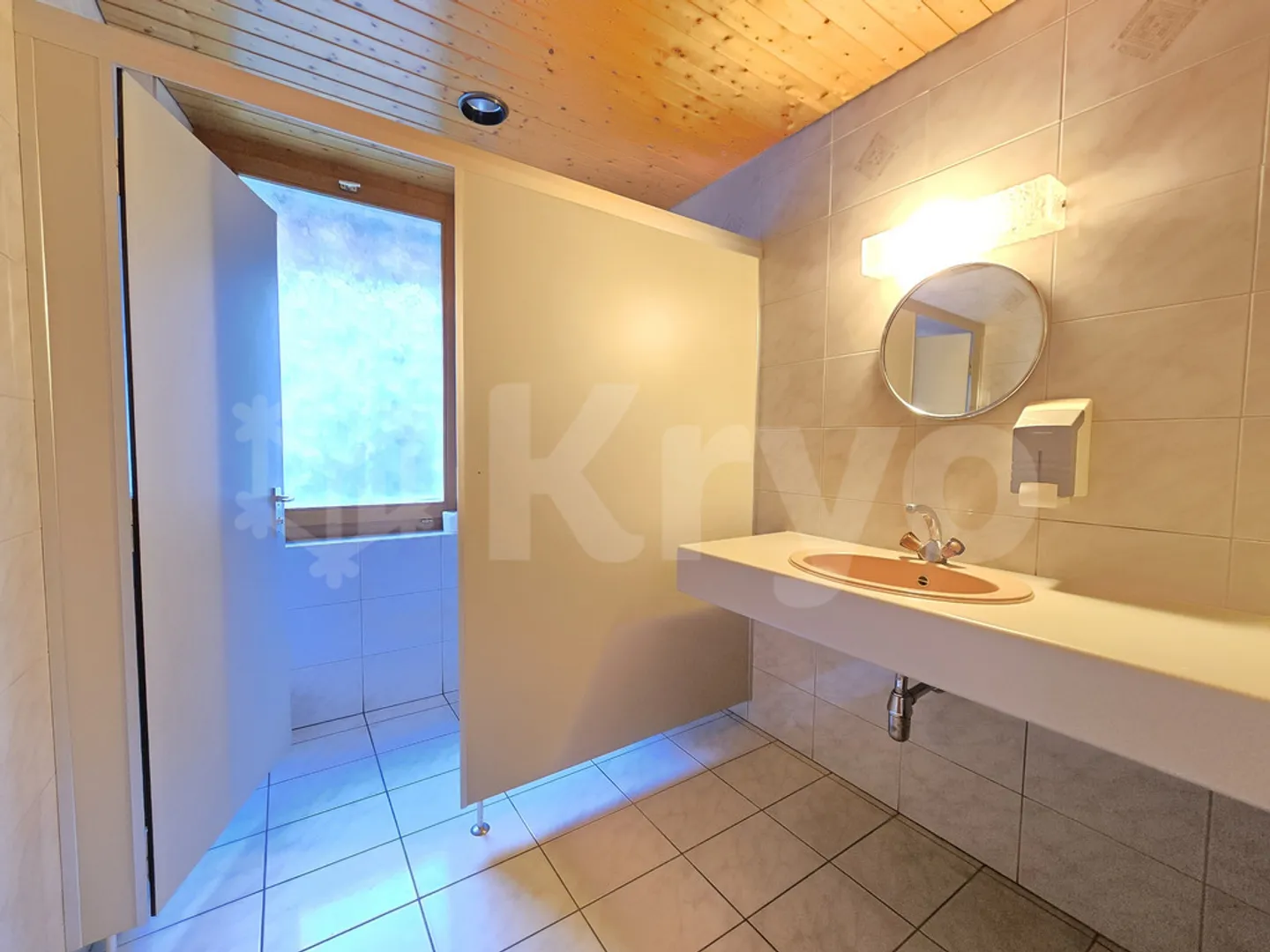 Commercial space for rent (restaurant) - 1 month of free net rent offered - Photo 9 of 11