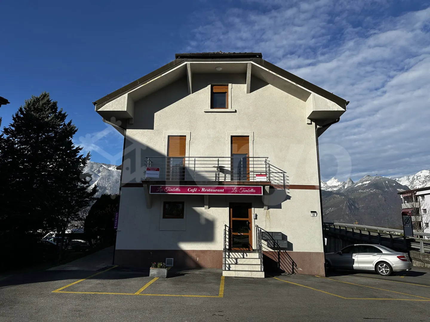 Commercial space for rent (restaurant) - 1 month of free net rent offered - Photo 1 of 11