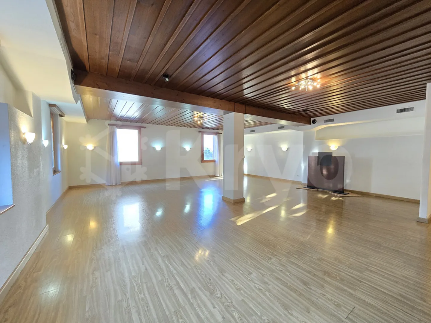 Commercial space for rent (restaurant) - 1 month of free net rent offered - Photo 4 of 11
