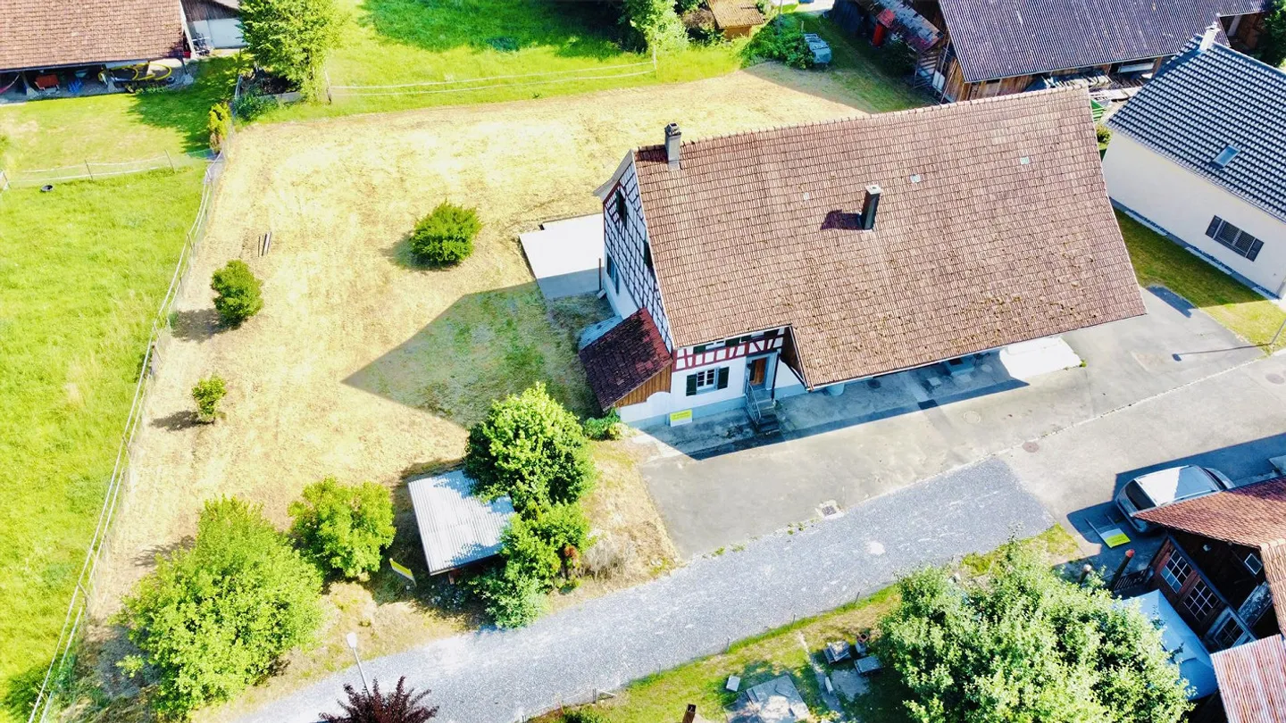 Wohnhaus mit Scheune - Foto 3 von 25