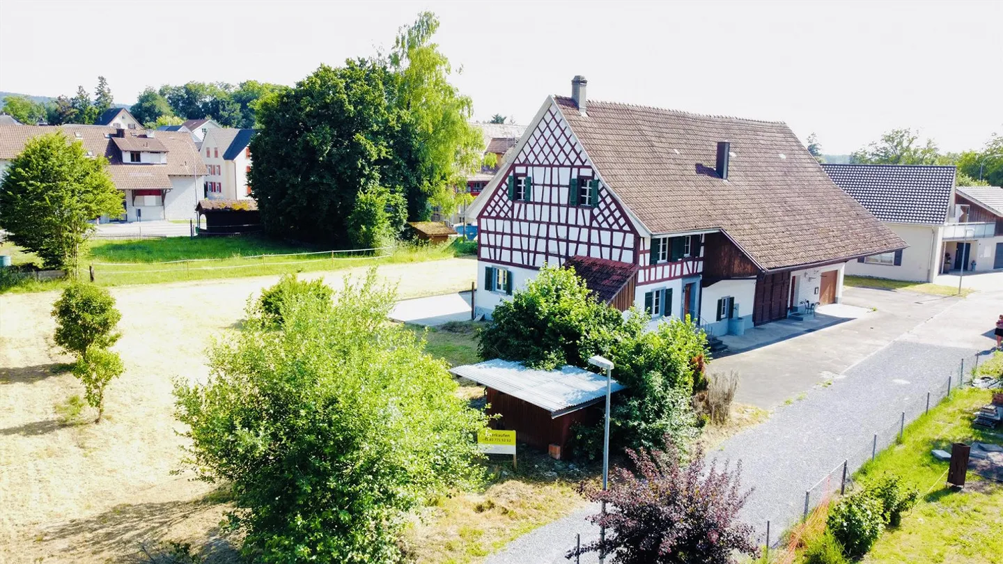 Wohnhaus mit Scheune - Foto 1 von 25