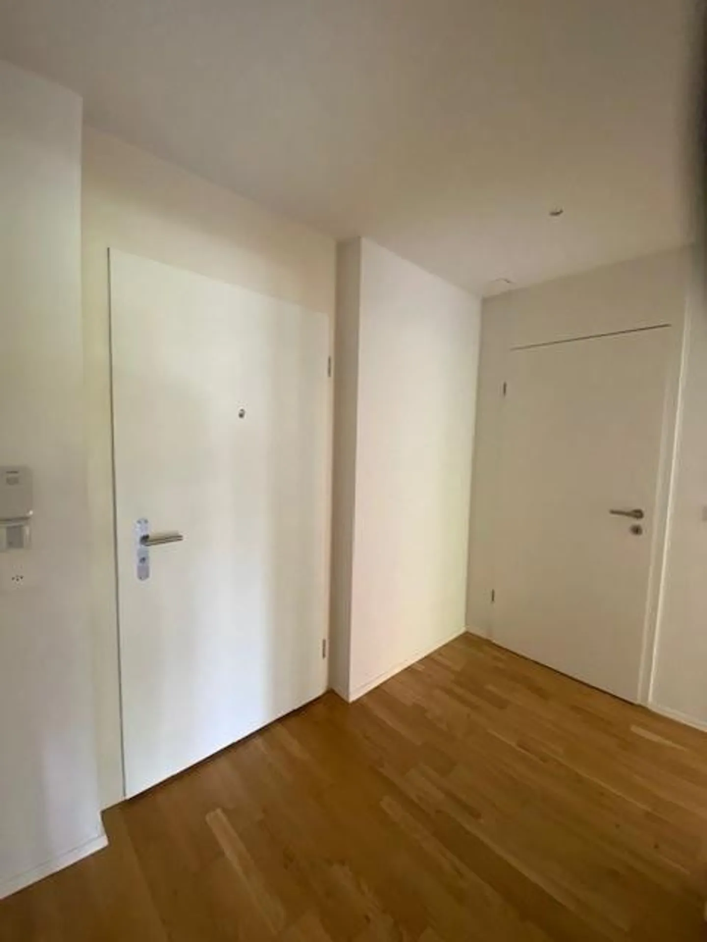 Moderno appartamento di 2,5 stanze vicino al centro città e ai mezzi pubblici - Foto 3 di 8
