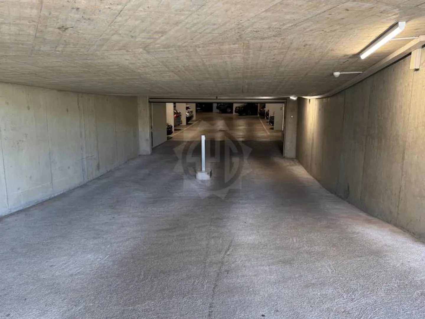 Pleasant Parking - Mies - Photo 1 of 3