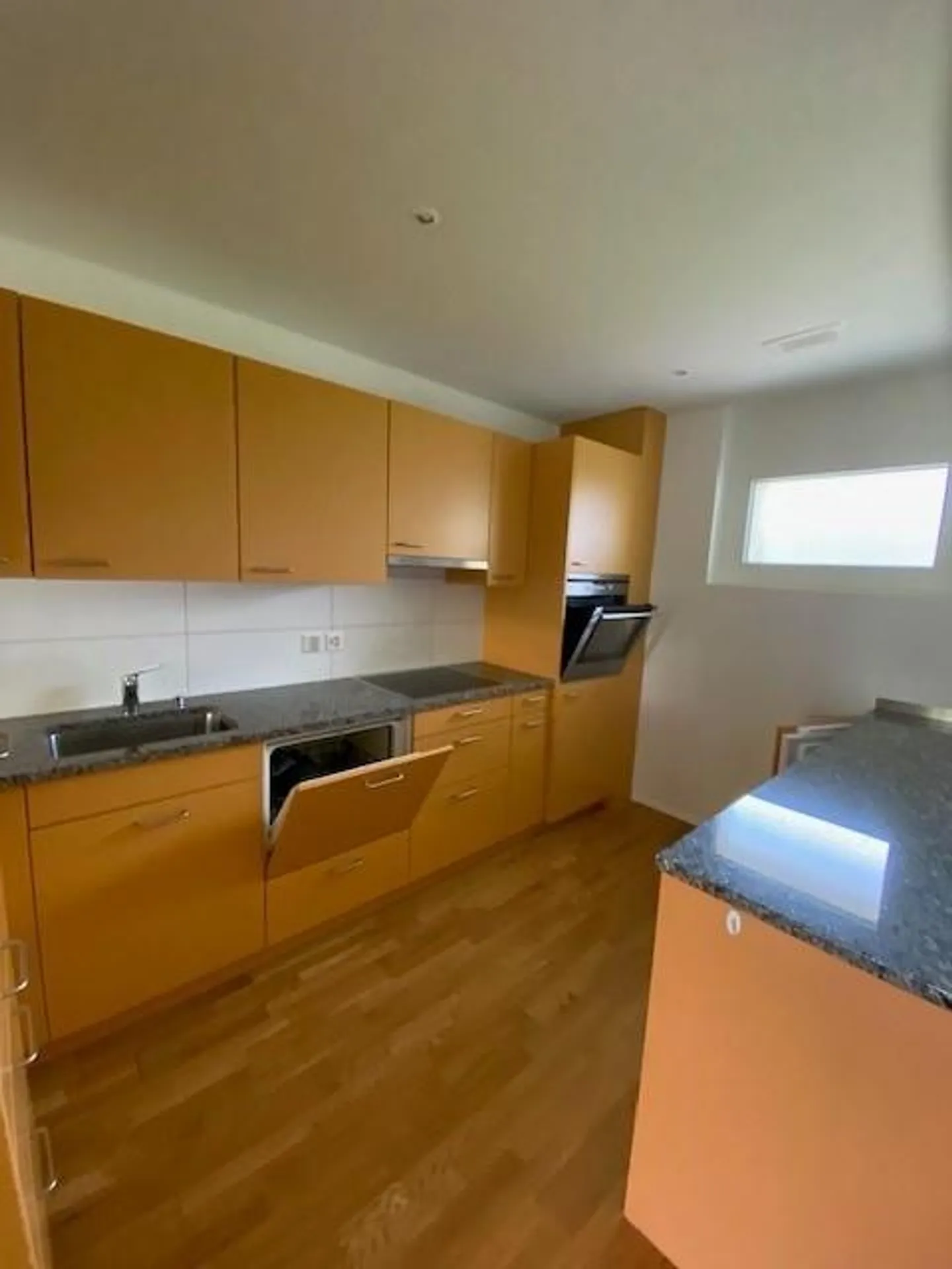 Moderno appartamento di 2,5 stanze vicino al centro città e ai mezzi pubblici - Foto 5 di 8