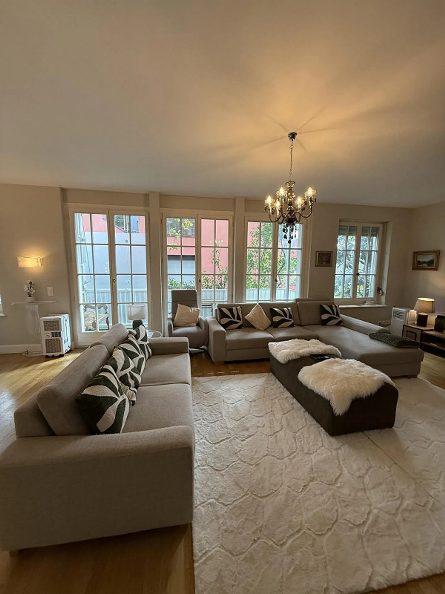 Luxury Apartment in Zurich - Photo 2 of 13