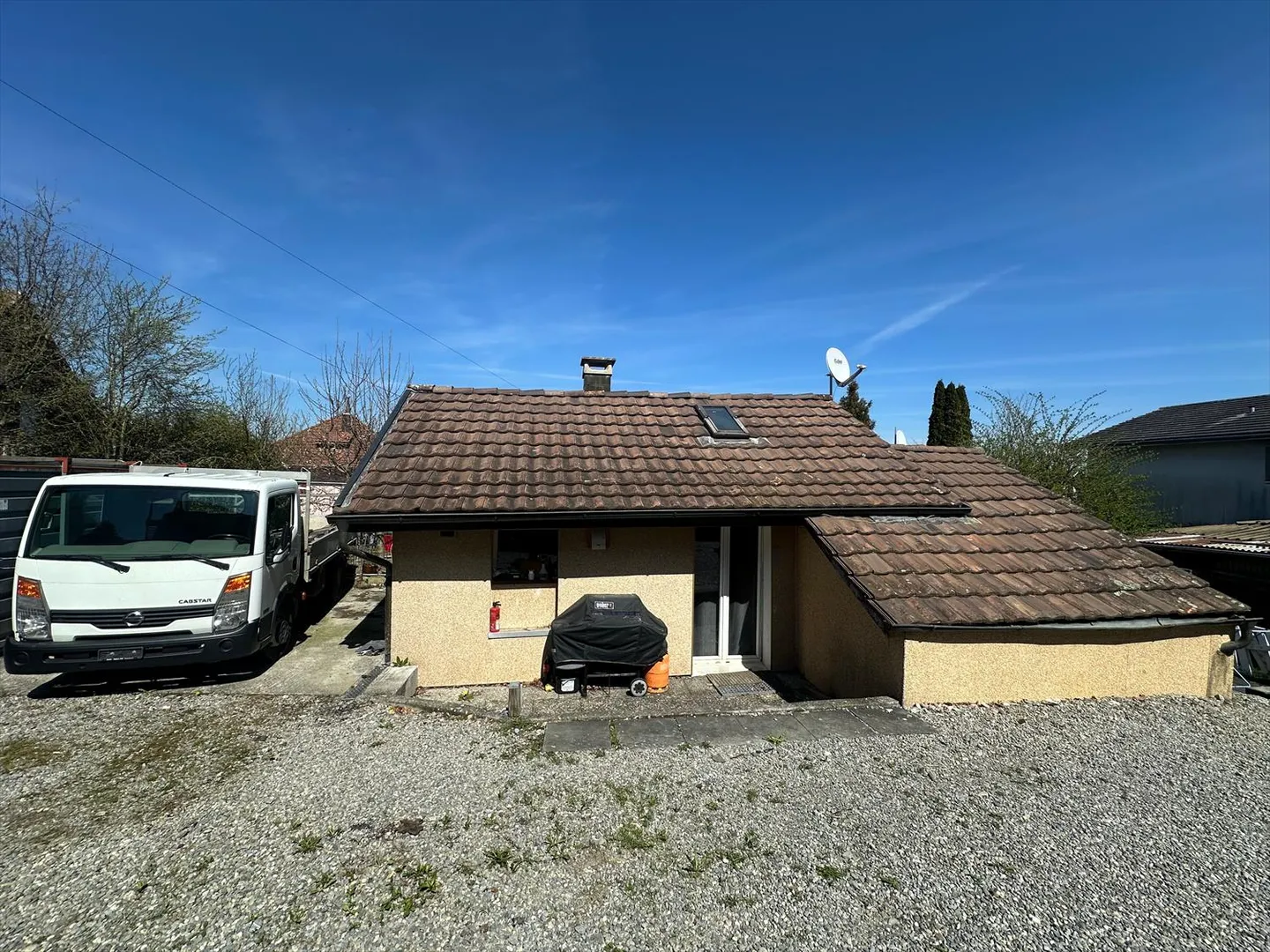 Renovationsbedürftiges 5-Zimmer-Einfamilienhaus mit separatem 2.5-Zimmer-Tiny House - Foto 9 von 10