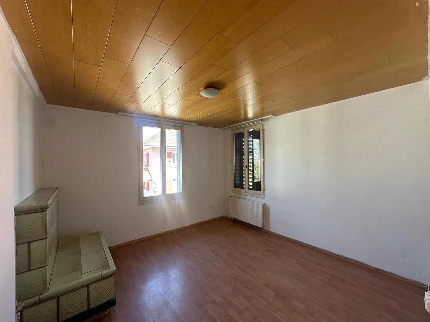 Renovationsbedürftiges 5-Zimmer-Einfamilienhaus mit separatem 2.5-Zimmer-Tiny House - Foto 5 von 10
