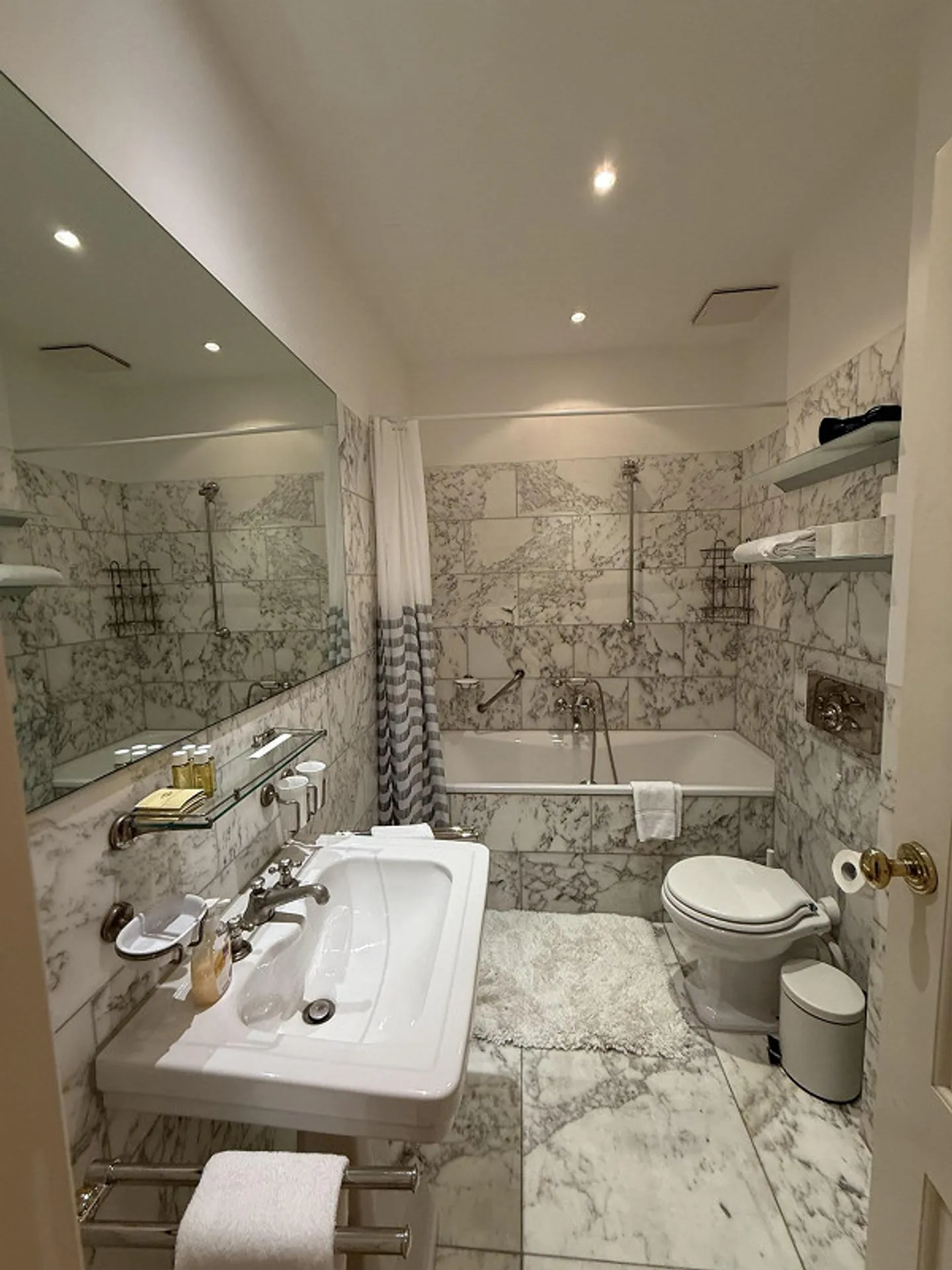 Luxury Apartment in Zurich - Photo 5 of 13
