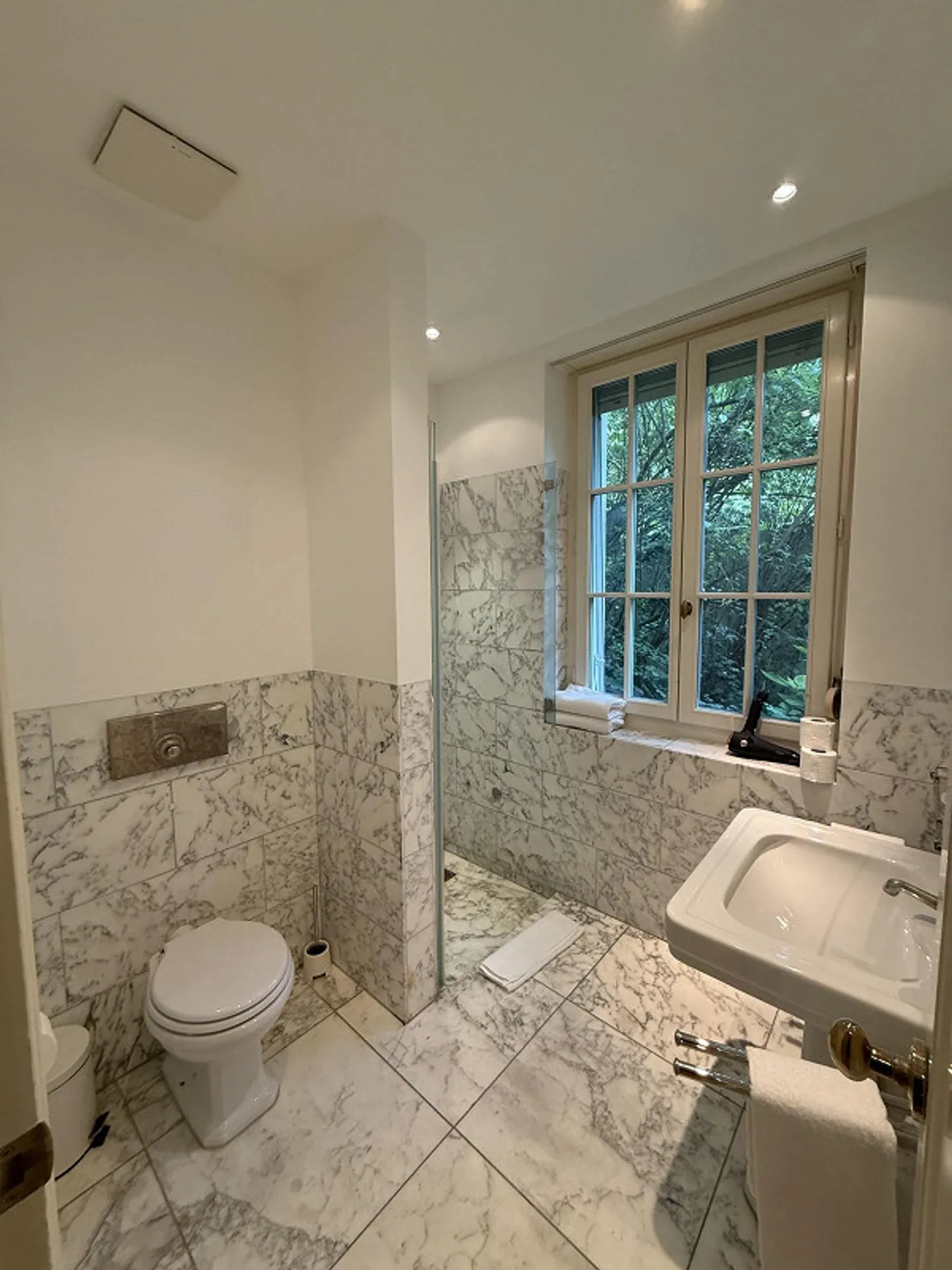Luxury Apartment in Zurich - Photo 11 of 13