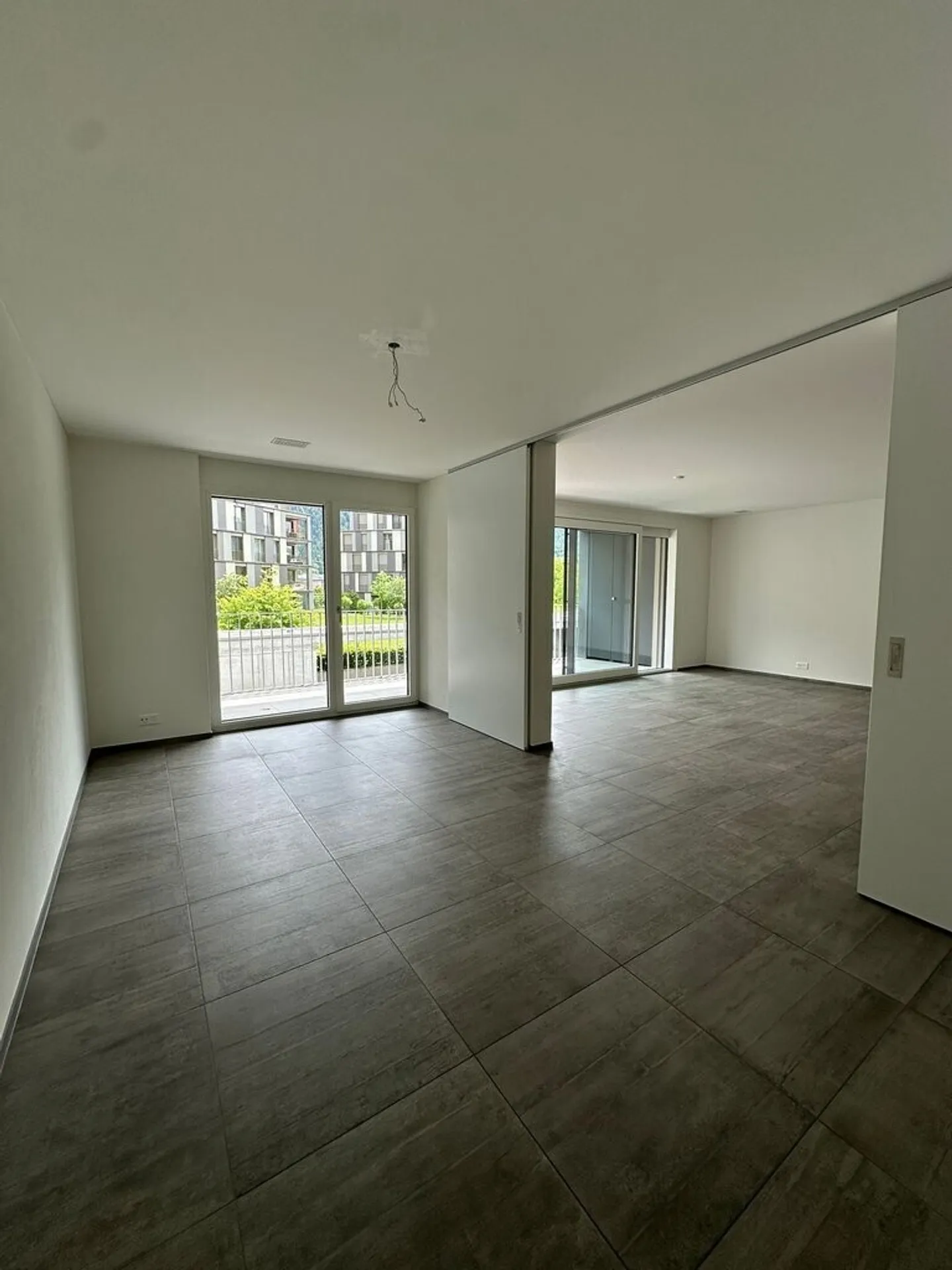 Modern 2.5 room apartment in Domat/Ems for rent! - Photo 3 of 6
