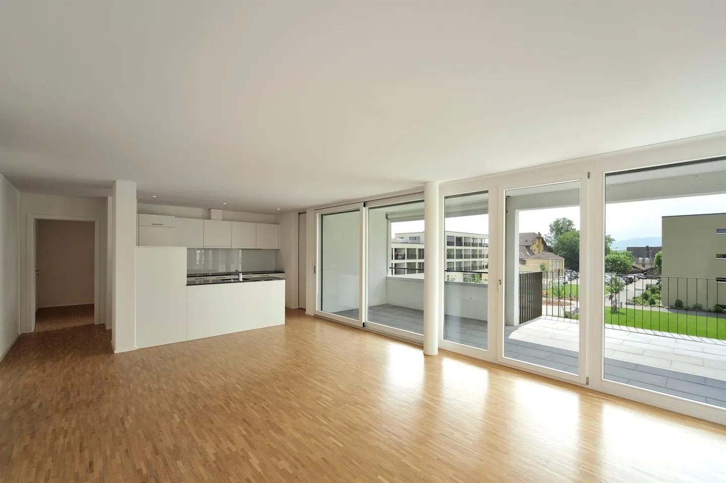 Home between nature and urban proximity - Photo 3 of 6