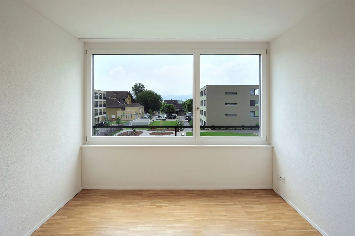 Home between nature and urban proximity - Photo 4 of 6