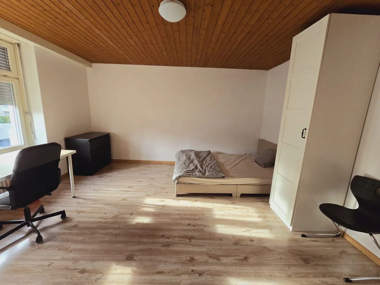 Furnished Room in 3-Person Shared Apartment (2nd Floor Right Room 2) - Photo 2 of 4