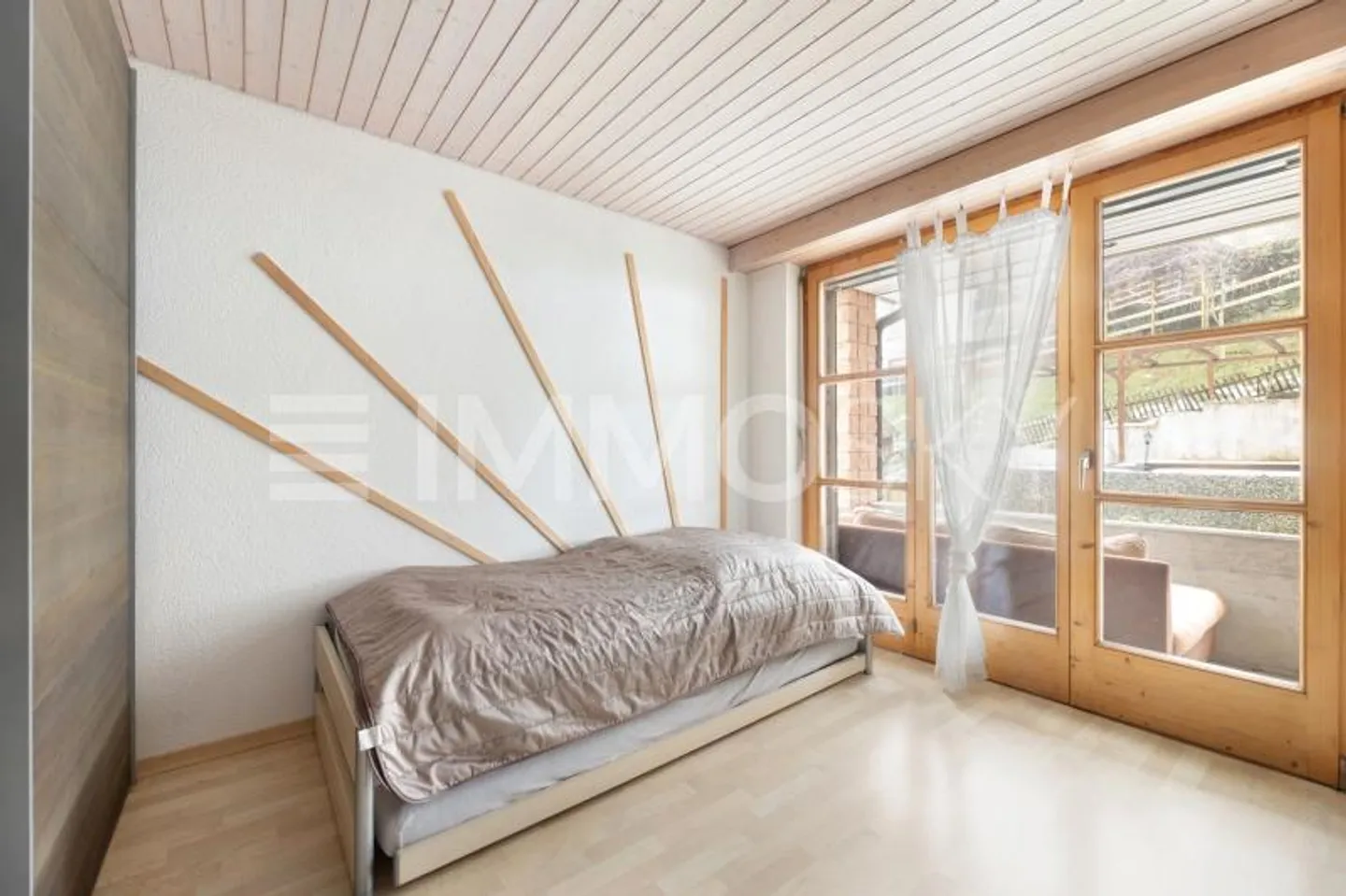 Flexible Home with Apartment - Photo 3 of 5