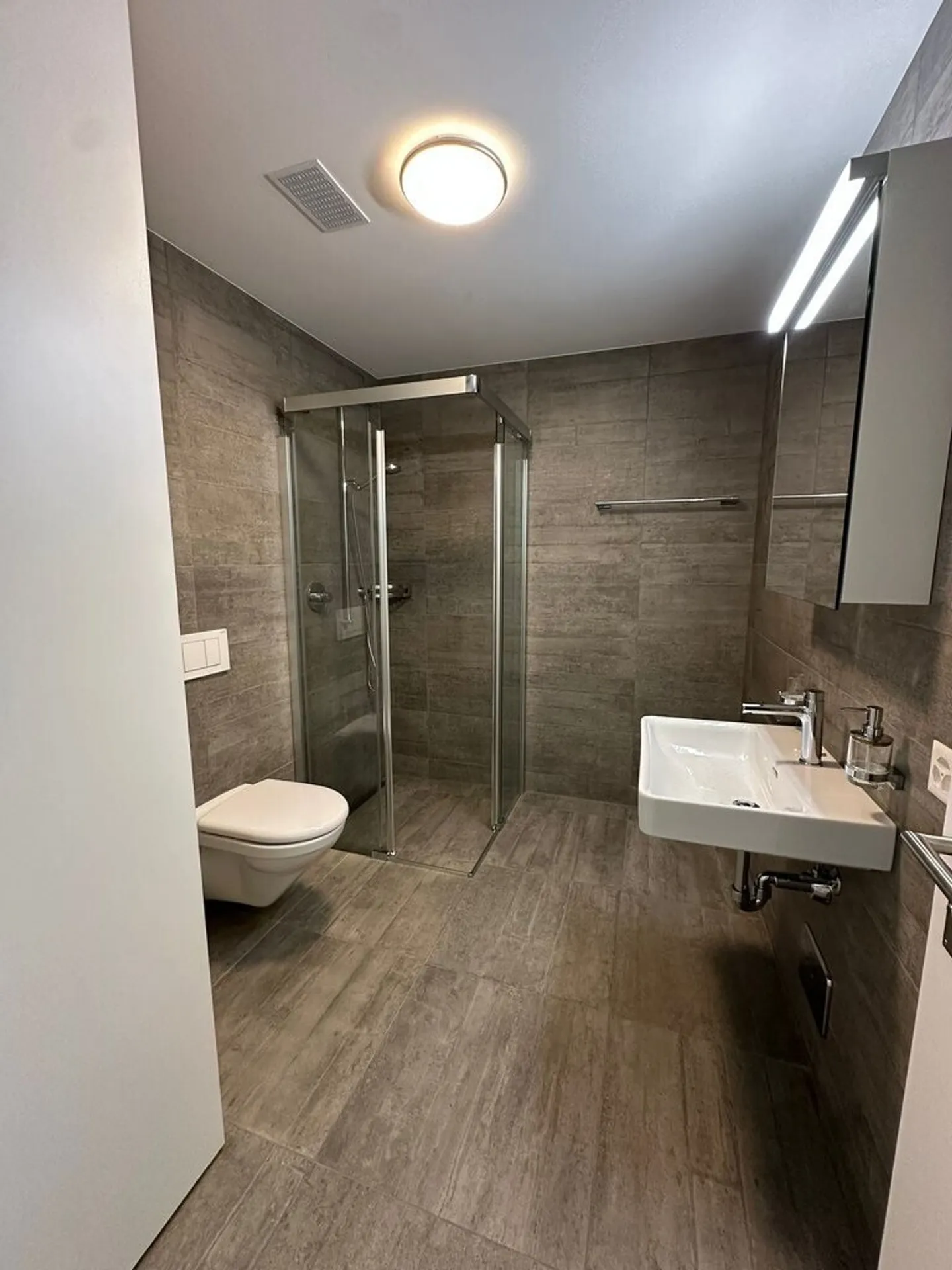 Modern 2.5 room apartment in Domat/Ems for rent! - Photo 6 of 6