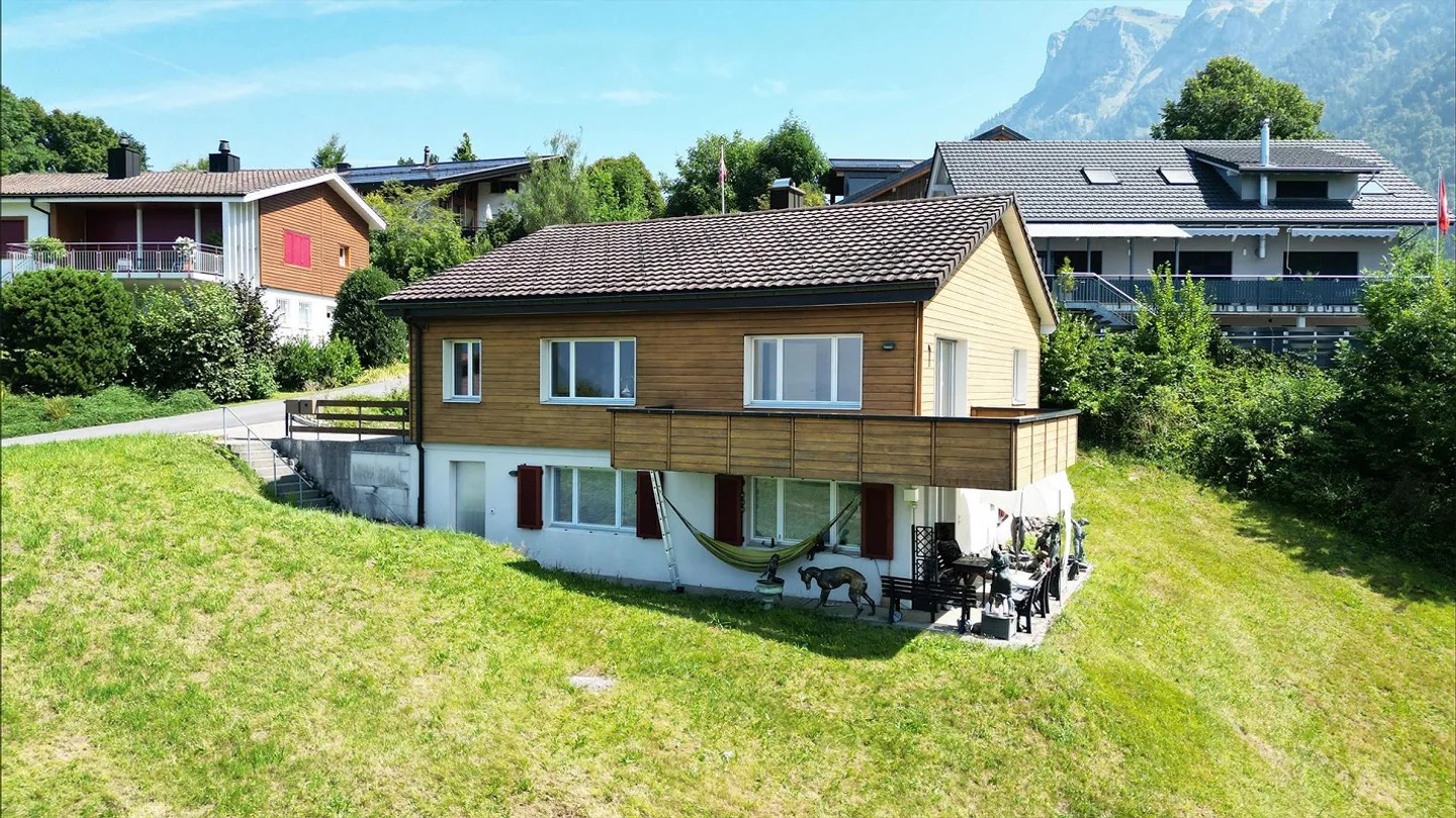 4.5-room apartment with unobstructed lake view in a sunny location - Photo 1 of 11
