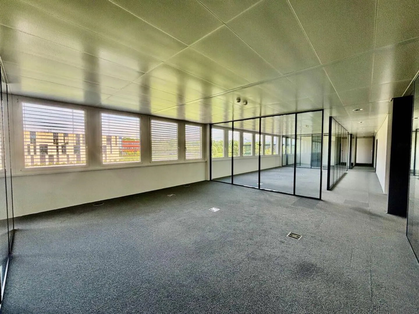 Wunderschöne moderne Büroflächen mit CFF-Zugang und Parkplätzen - Foto 1 von 12