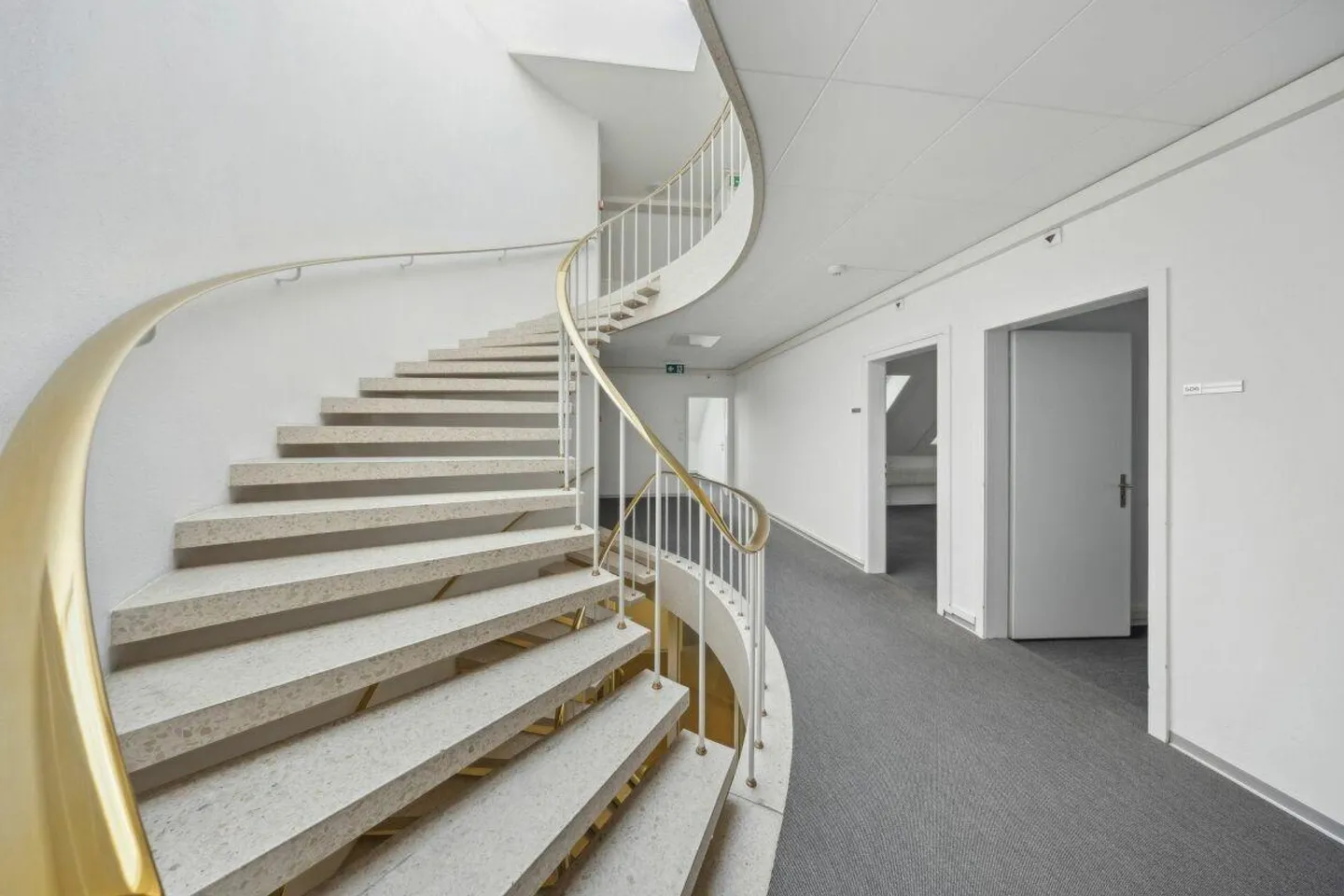 Office spaces in prime location within walking distance to Bern train station - Photo 5 of 12