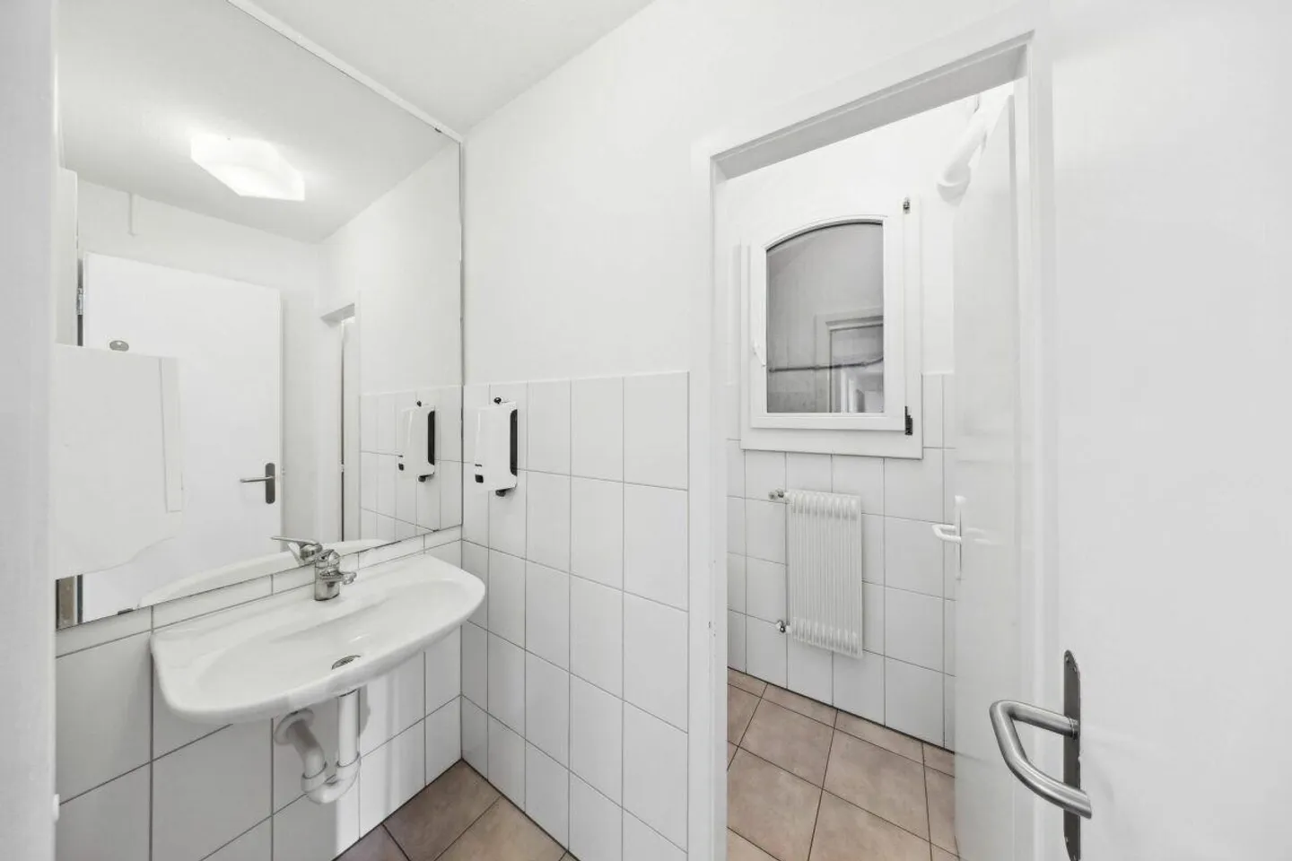 Office spaces in prime location within walking distance to Bern train station - Photo 6 of 12