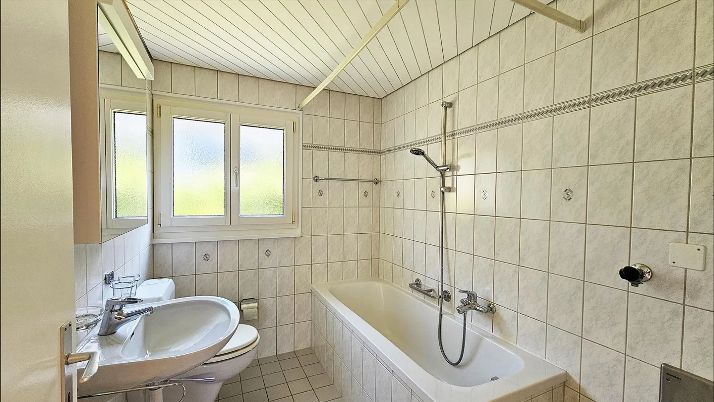 4.5-room apartment with unobstructed lake view in a sunny location - Photo 7 of 11