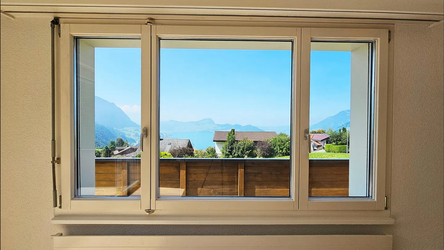 4.5-room apartment with unobstructed lake view in a sunny location - Photo 9 of 11