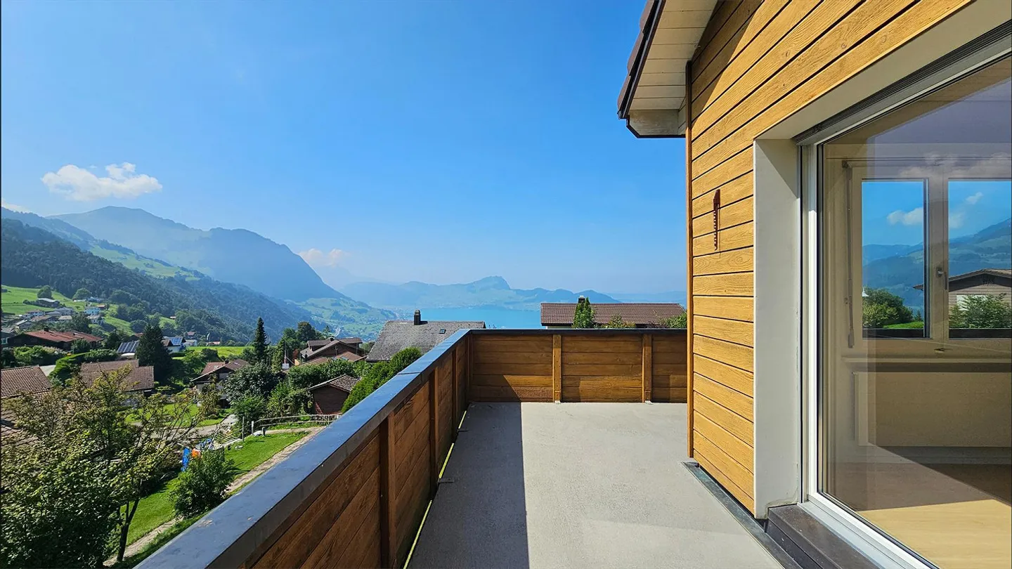 4.5-room apartment with unobstructed lake view in a sunny location - Photo 10 of 11