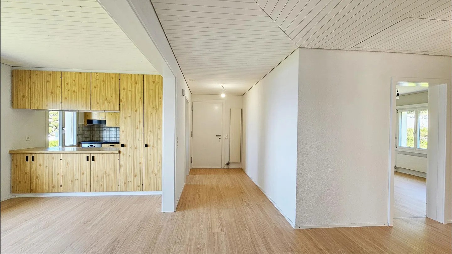 4.5-room apartment with unobstructed lake view in a sunny location - Photo 2 of 11