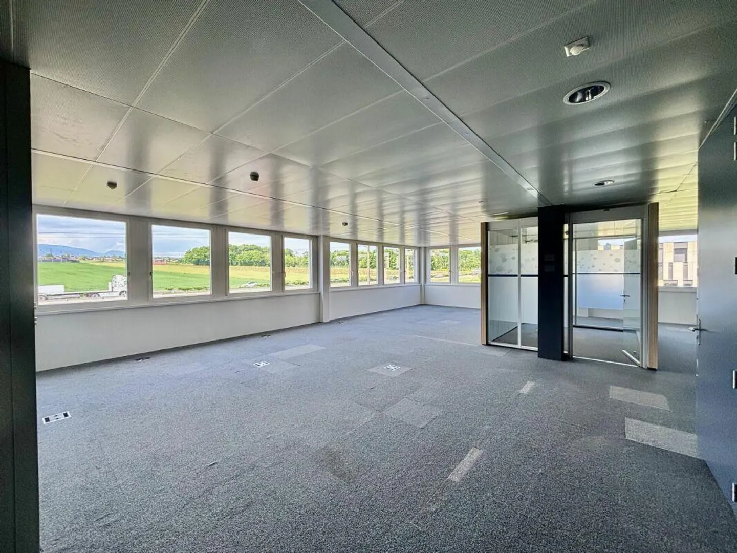 Wunderschöne moderne Büroflächen mit CFF-Zugang und Parkplätzen - Foto 3 von 12