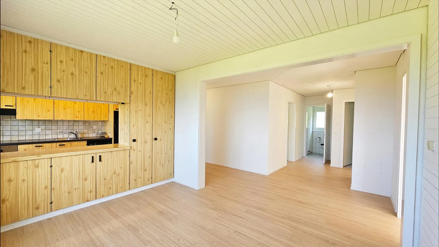 4.5-room apartment with unobstructed lake view in a sunny location - Photo 3 of 11