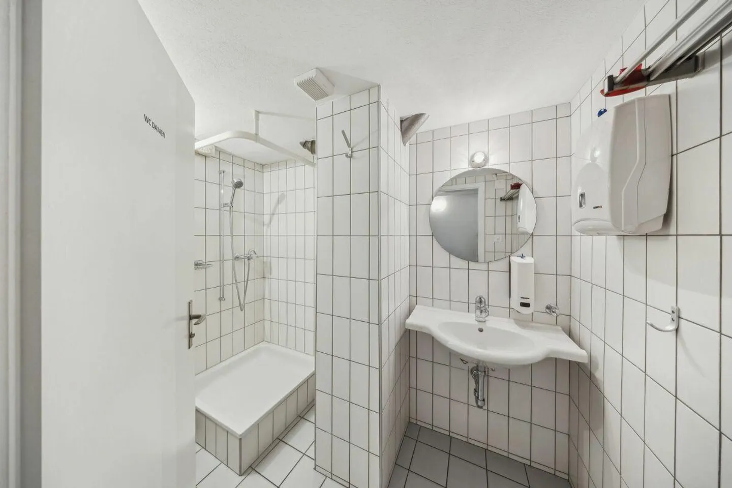 Office spaces in prime location within walking distance to Bern train station - Photo 10 of 12